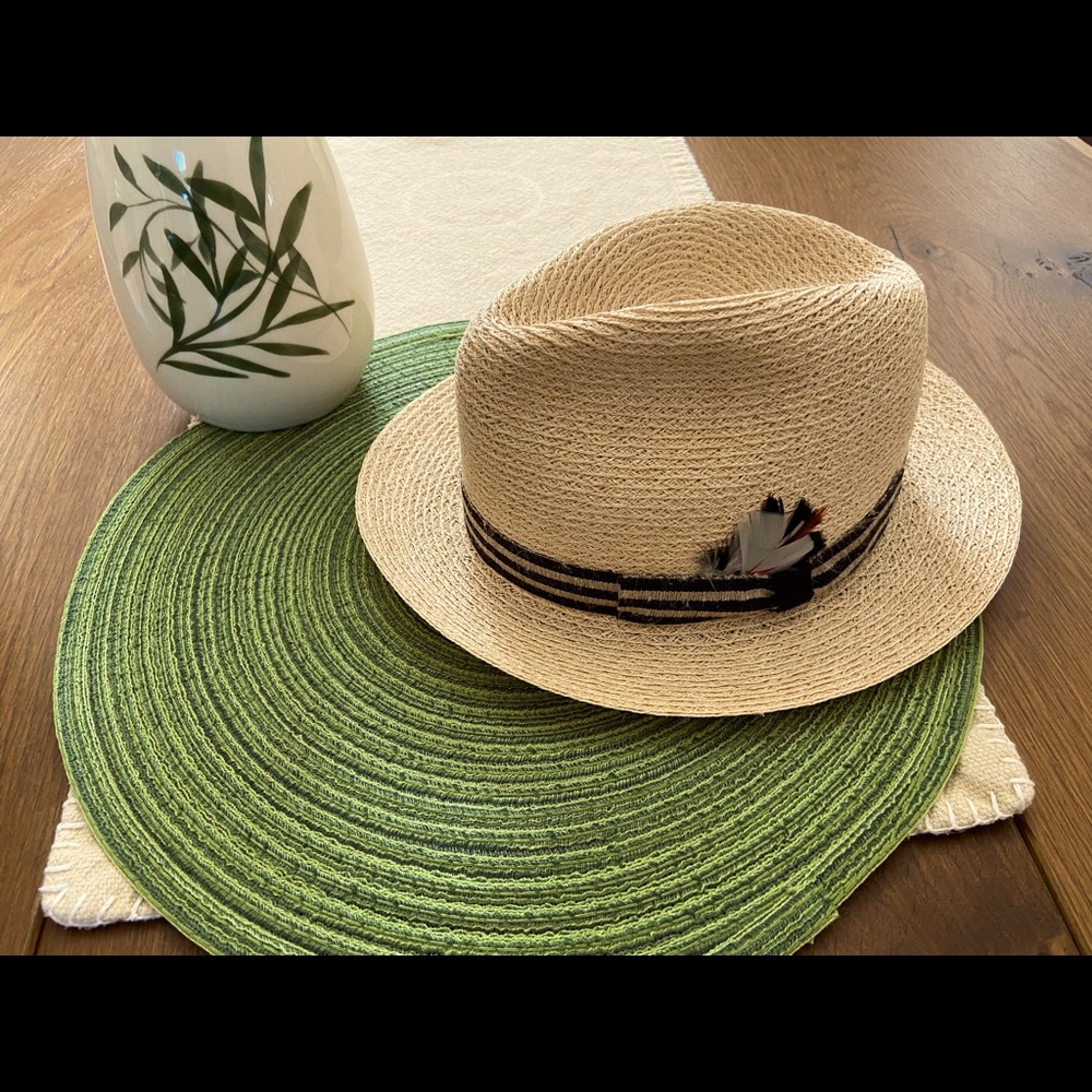 Italian Abaco straw fedora - like new! Size Medium.